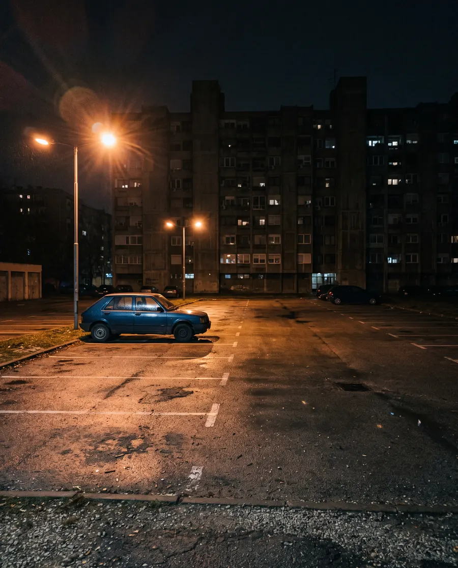 Skoro prazan parking noću